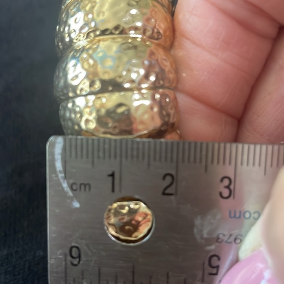 Gold tone stretch bracelet, barely used - Picture 4 of 4